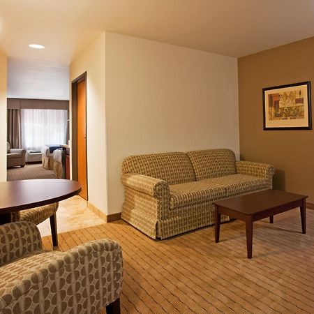 Holiday Inn Express Hotel & Suites Antigo By Ihg Eksteriør billede