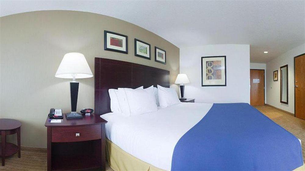 Holiday Inn Express Hotel & Suites Antigo By Ihg Eksteriør billede