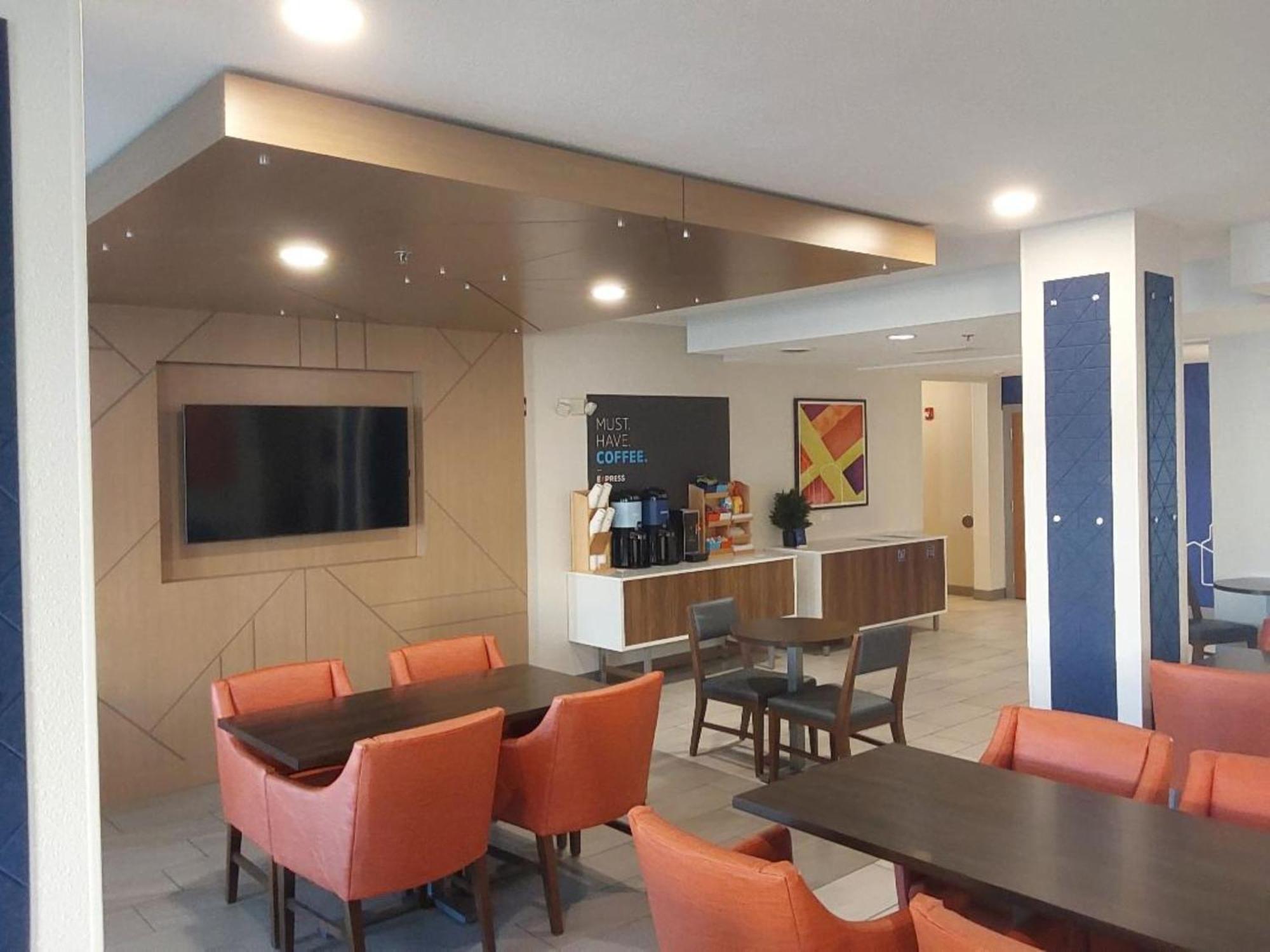 Holiday Inn Express Hotel & Suites Antigo By Ihg Eksteriør billede