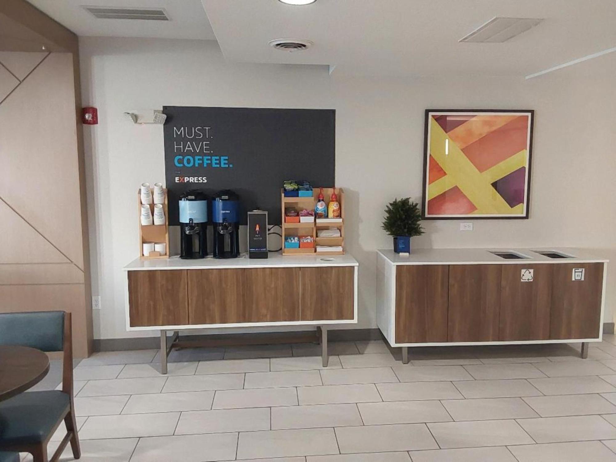 Holiday Inn Express Hotel & Suites Antigo By Ihg Eksteriør billede