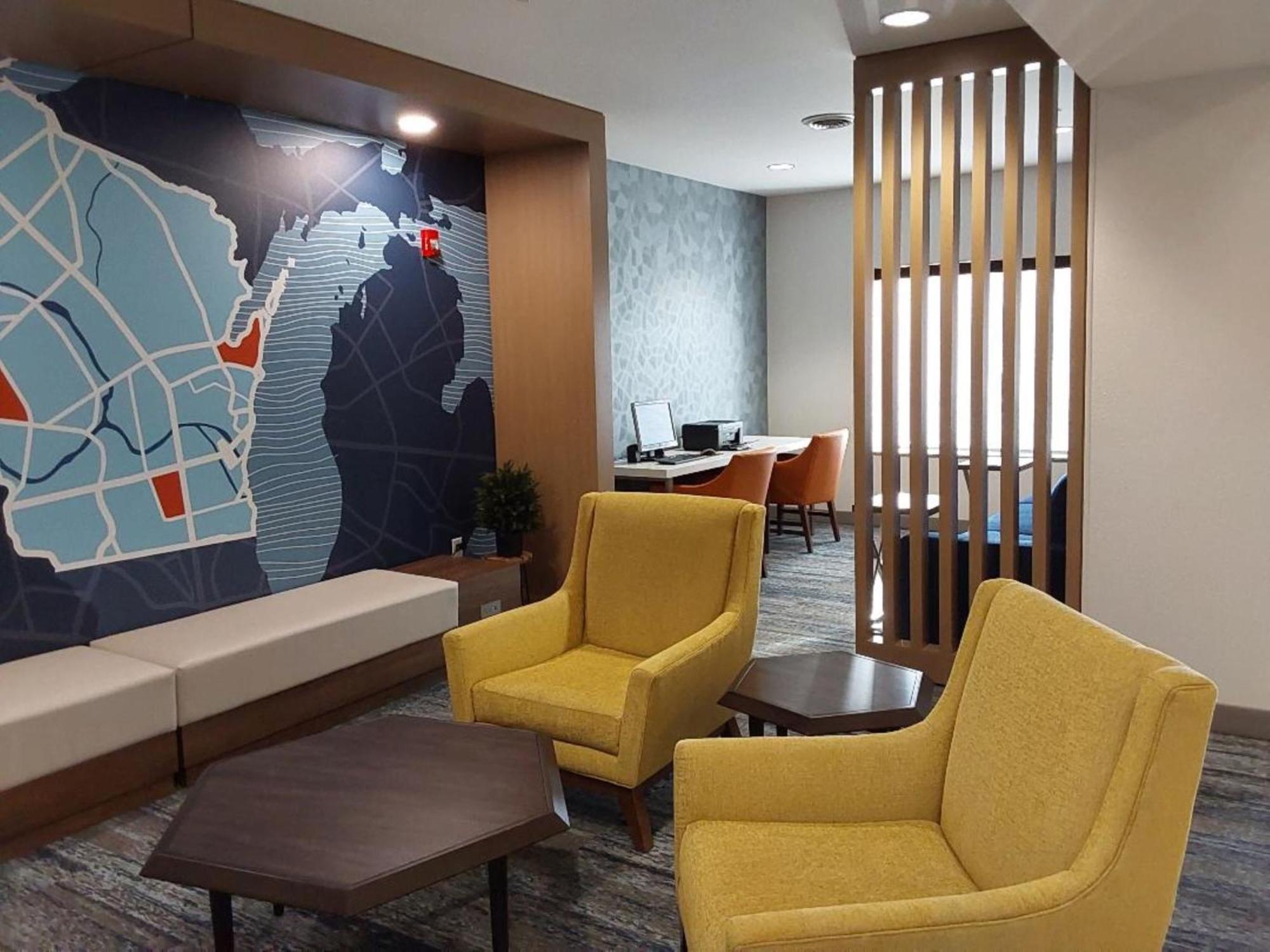 Holiday Inn Express Hotel & Suites Antigo By Ihg Eksteriør billede