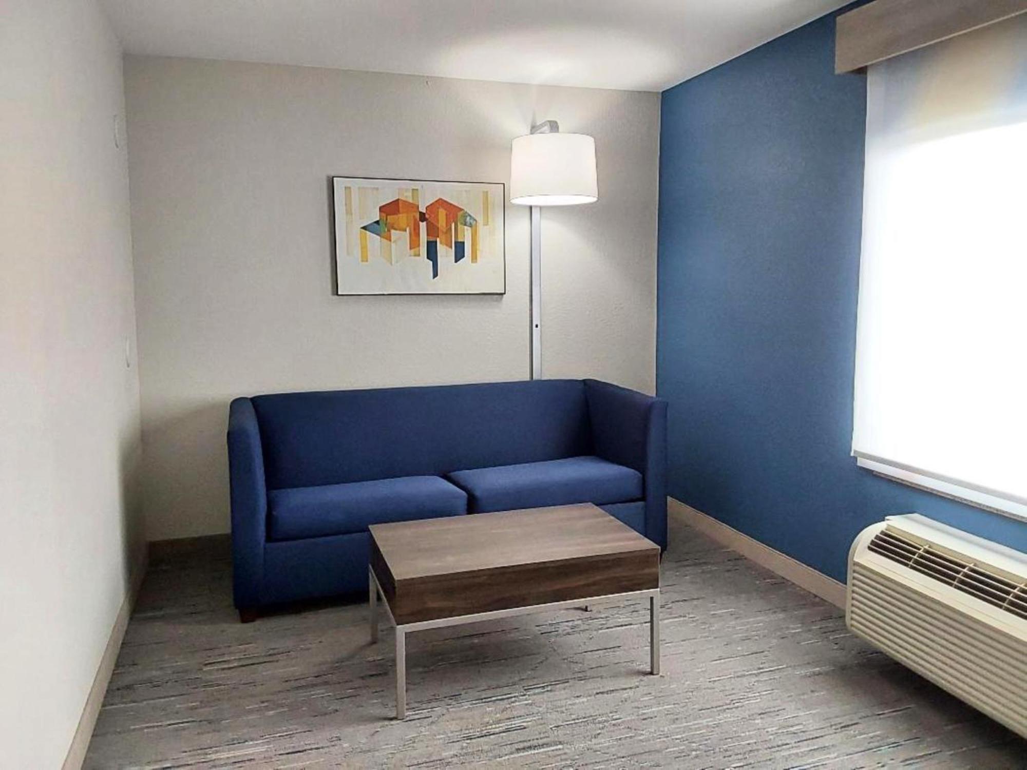 Holiday Inn Express Hotel & Suites Antigo By Ihg Eksteriør billede