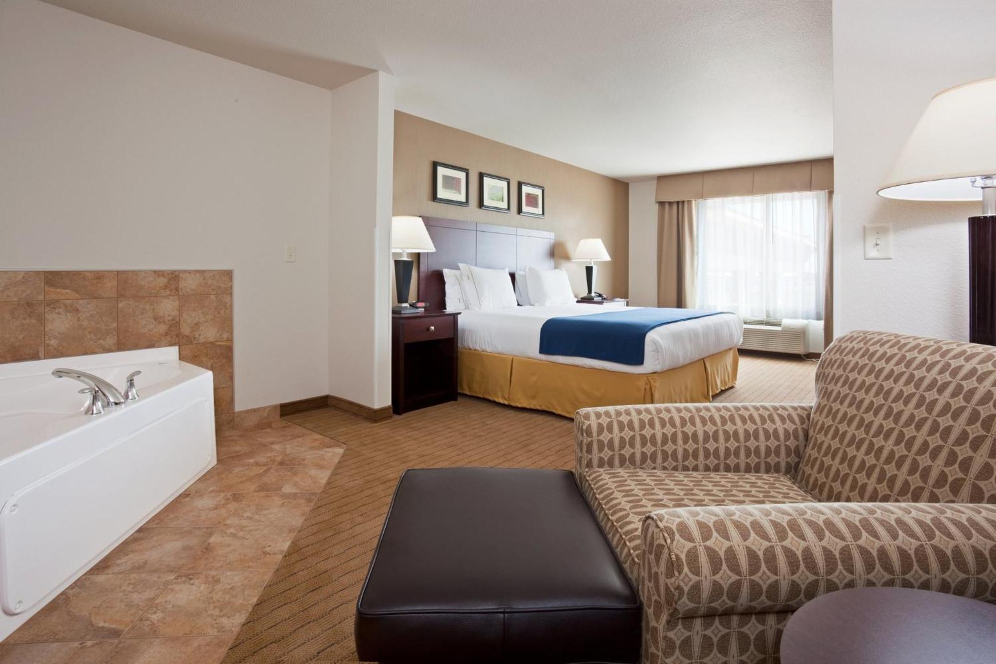 Holiday Inn Express Hotel & Suites Antigo By Ihg Eksteriør billede