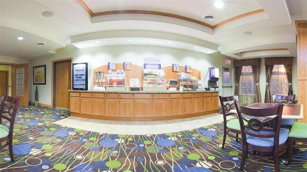 Holiday Inn Express Hotel & Suites Antigo By Ihg Eksteriør billede