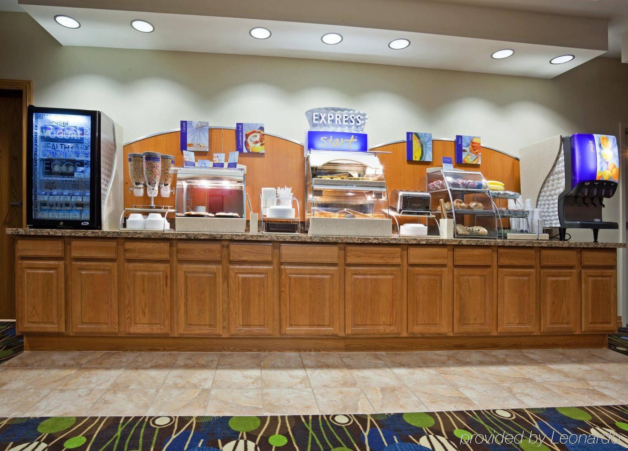 Holiday Inn Express Hotel & Suites Antigo By Ihg Eksteriør billede